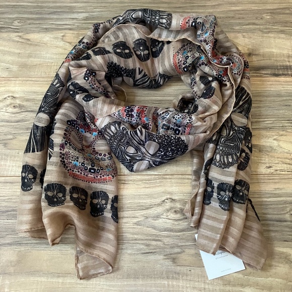 NWT - Riah Brown Sugar Skull Scarf - Picture 1 of 9